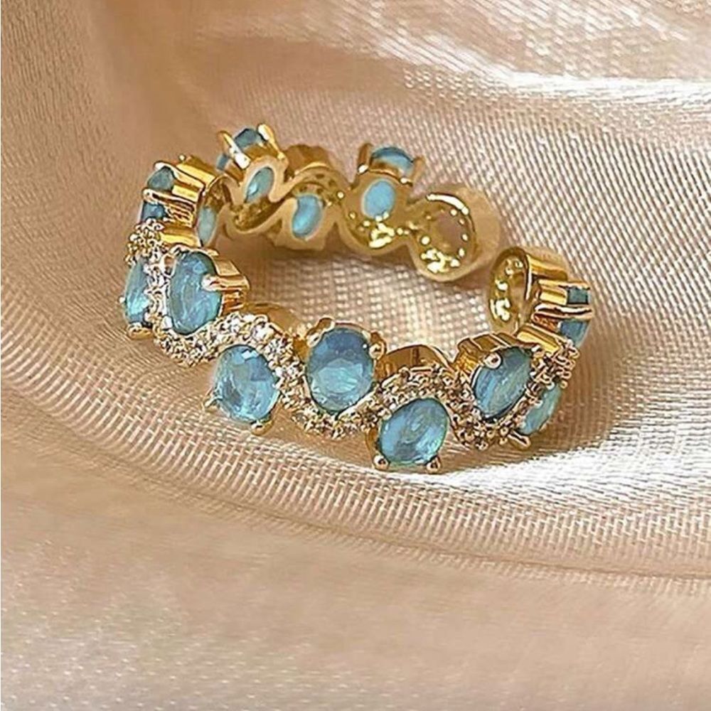 Elegant Gold and Blue Ring R42
